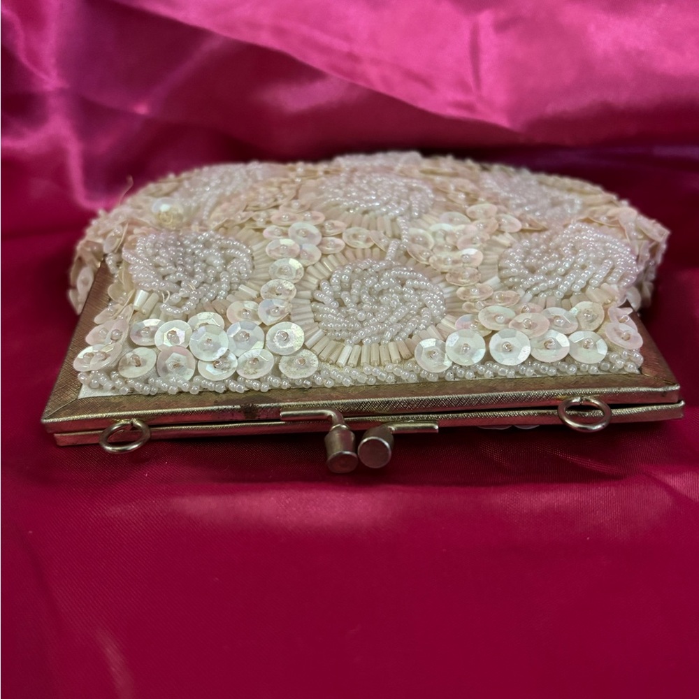 Vintage Elegant Cream Beaded Clutch - Picture 4 of 6